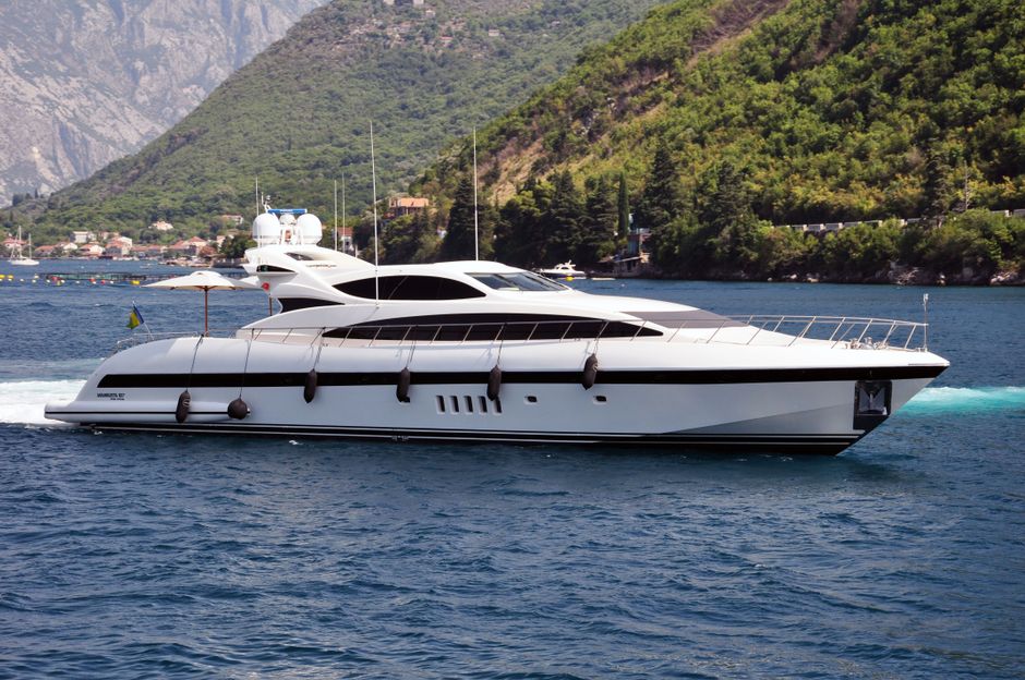 Luxury Travel Coordination for Private Jet and Yacht Clients