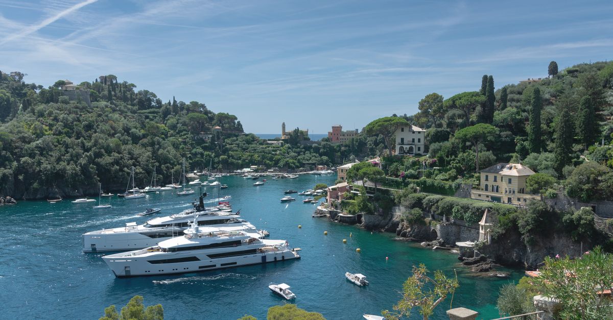 Fuel Bunkering Assistance for Superyachts